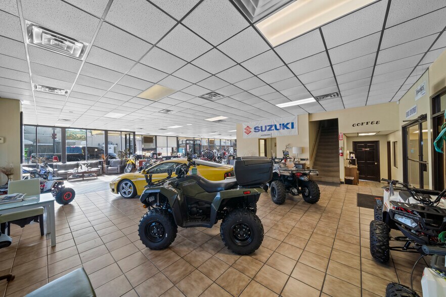 More Photos Of 2007-2015 E 11th St, Tulsa Auto Dealership For Sale