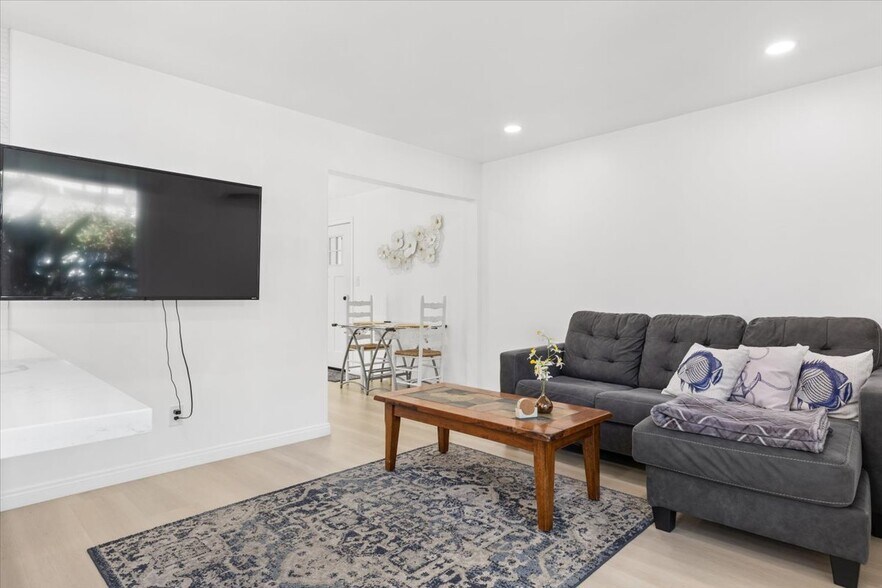 More Photos Of 5590 Shasta Ln, La Mesa Apartments For Sale