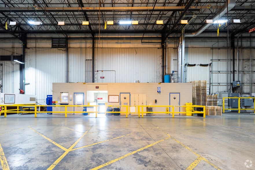 More Photos Of 1001 E Lutz Rd, Archbold Distribution For Lease