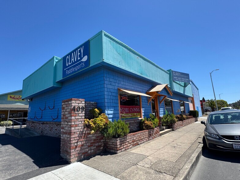Primary Photo Of 409 S Petaluma Blvd, Petaluma General Retail For Sale