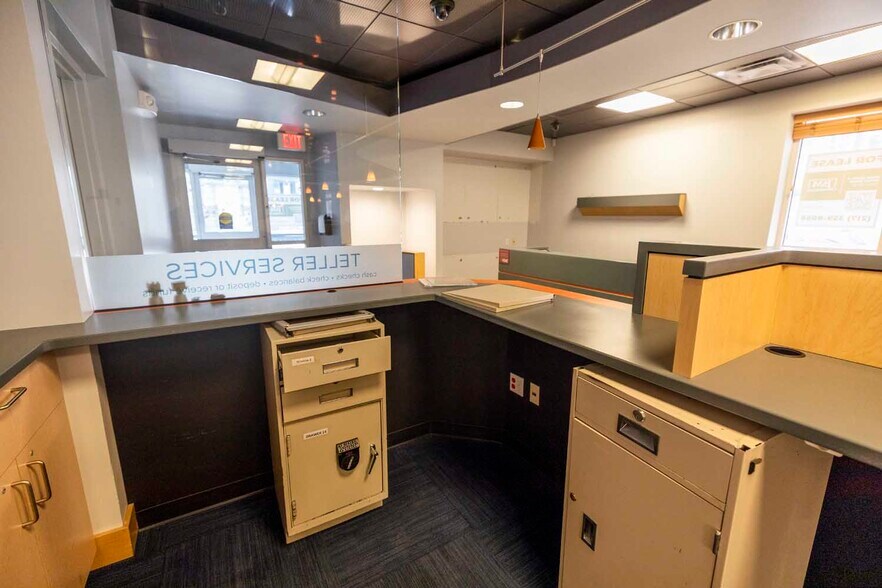 More Photos Of 602 E Green St, Champaign Storefront Retail Office For Lease