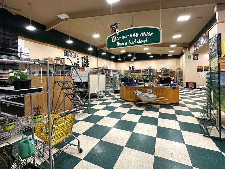 More Photos Of 126 Dinsmore Dr, Fortuna Freestanding For Lease