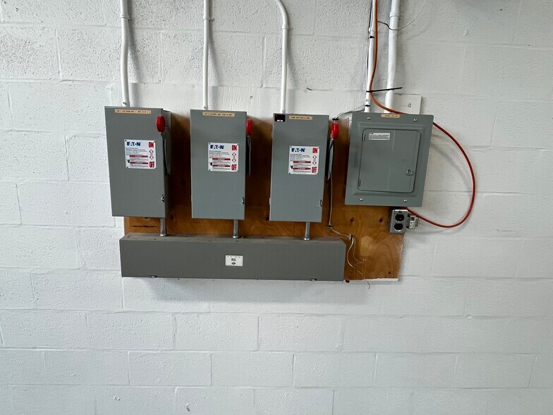 More Photos Of 161 Bartley Dr, Toronto Manufacturing For Lease