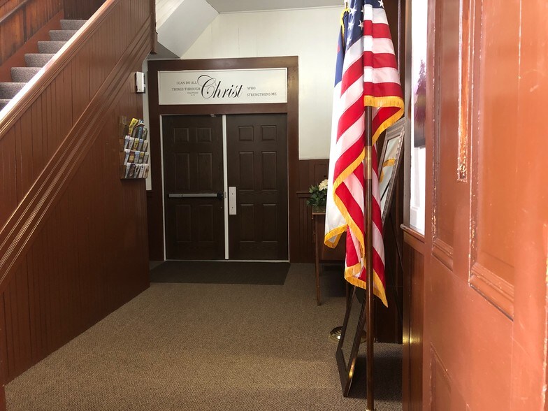 More Photos Of 2951 W 32nd St, Cleveland Religious Facility For Sale
