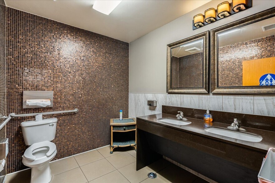 More Photos Of 1144 Black Oak Dr, Paso Robles Freestanding For Sale