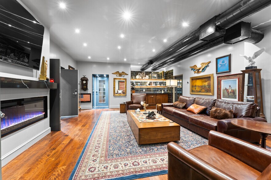 More Photos Of 1400 S Gribble St, Sherman Flex For Sale