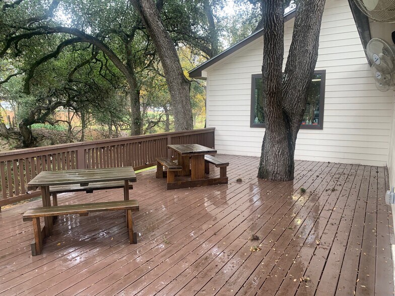 More Photos Of 1411 S Main St, Boerne Office For Sale