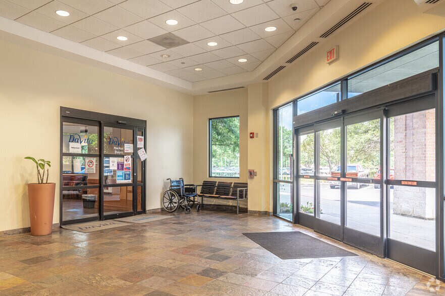 More Photos Of 3333 Bayshore Blvd, Pasadena Medical For Lease