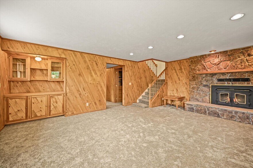 More Photos Of 1335 S Kio St, Watkins Veterinarian Kennel For Sale