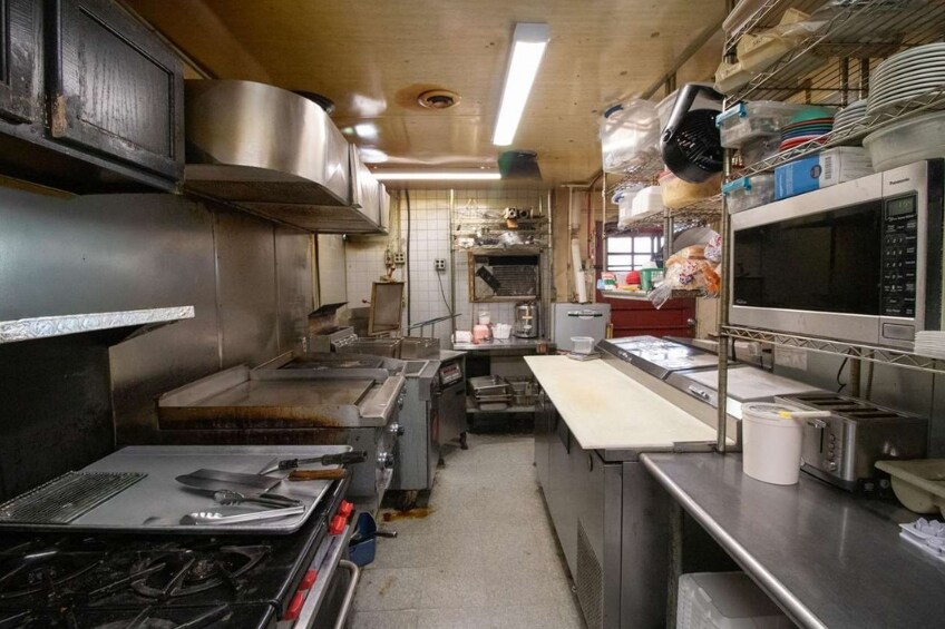 More Photos Of 160 Maincross St, Eldorado Bar For Sale