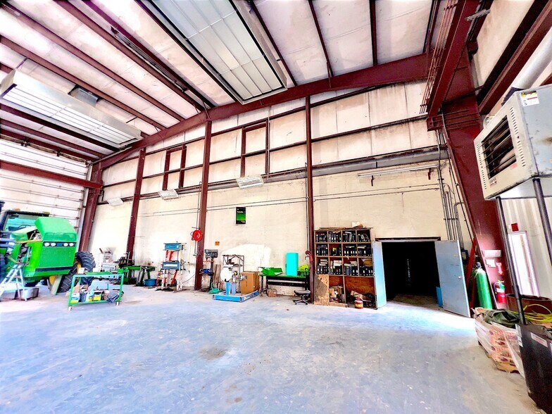 More Photos Of 401 S 10th St, Frederick Showroom For Sale