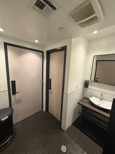 More Photos Of 65 S 11th St, Brooklyn Office For Lease