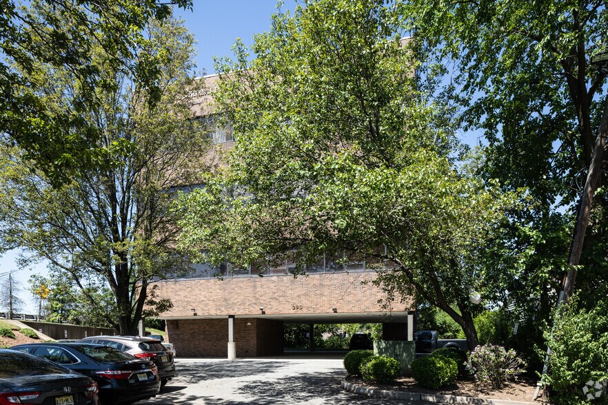 More Photos Of 290 Vincent St, Hackensack Office For Lease