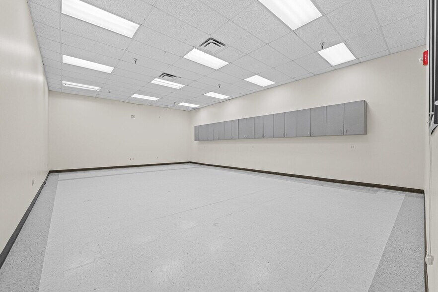 More Photos Of 1111 Digital Dr, Richardson Showroom For Sale