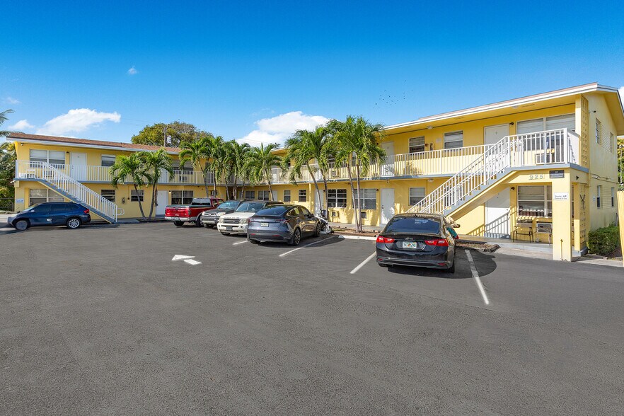 More Photos Of 925 S K St, Lake Worth Apartments For Sale