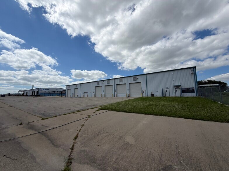 More Photos Of 3701 Windmill Rd, Cleburne Manufacturing For Lease