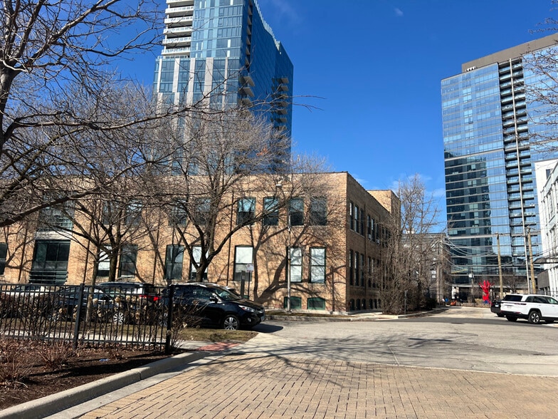 More Photos Of 848 W Eastman St, Chicago Loft Creative Space For Lease