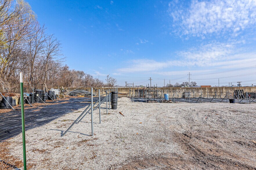 More Photos Of , Blue Springs Unknown For Sale