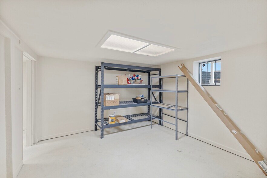 More Photos Of 17512 66th Ave Ct E, Puyallup Office For Sale