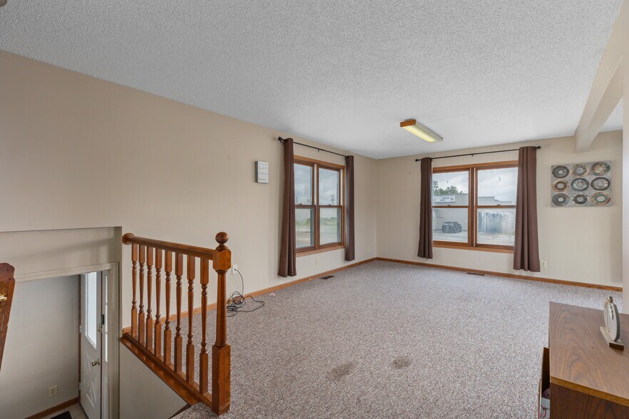 More Photos Of 902 W Union Ave, Litchfield Office For Sale
