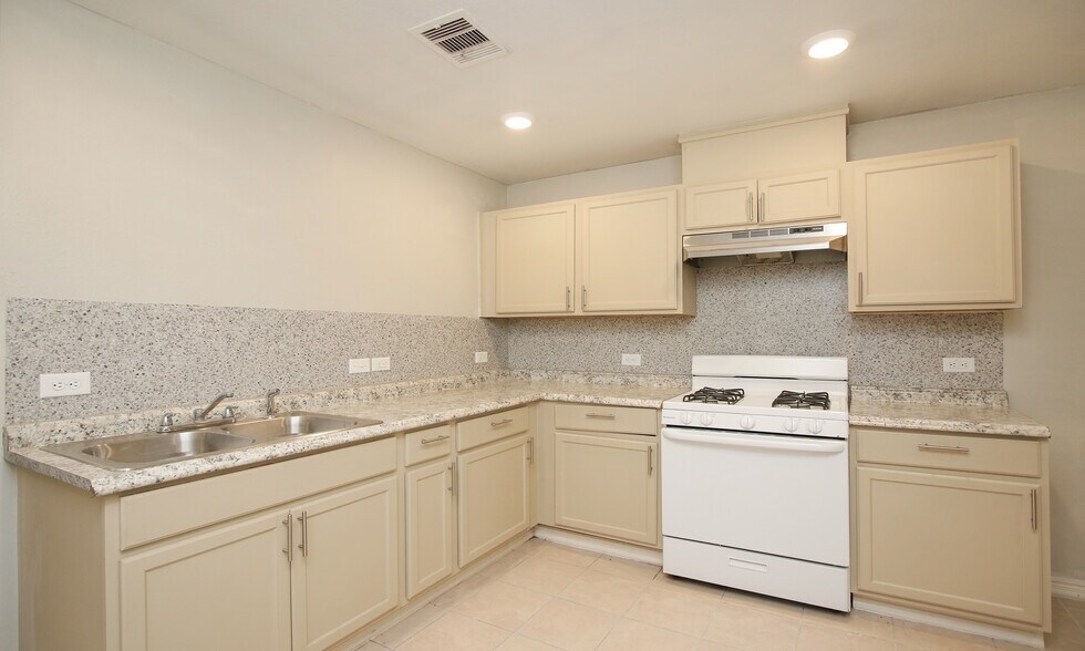 More Photos Of 1318 Avenue A, South Houston Apartments For Sale