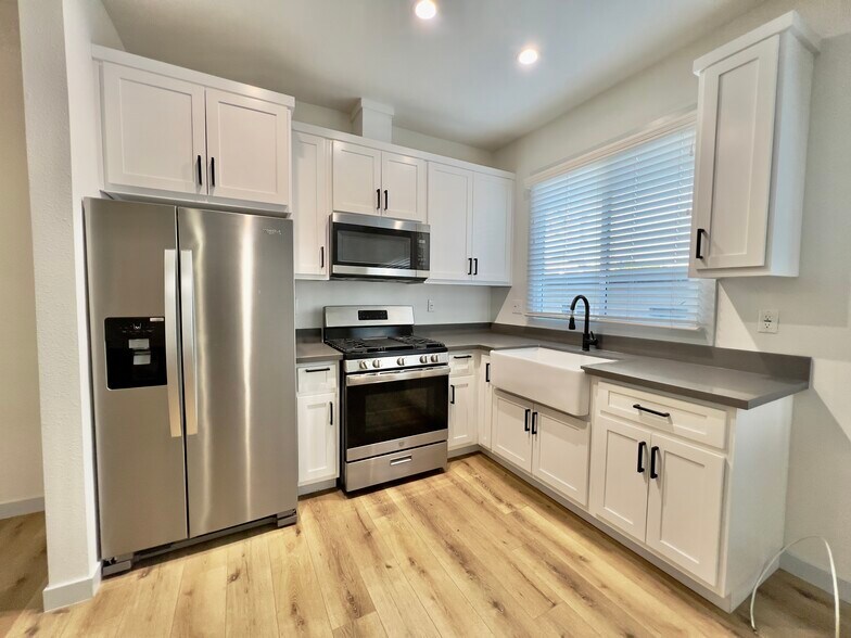 More Photos Of 1152 E 1st St, Long Beach Apartments For Sale