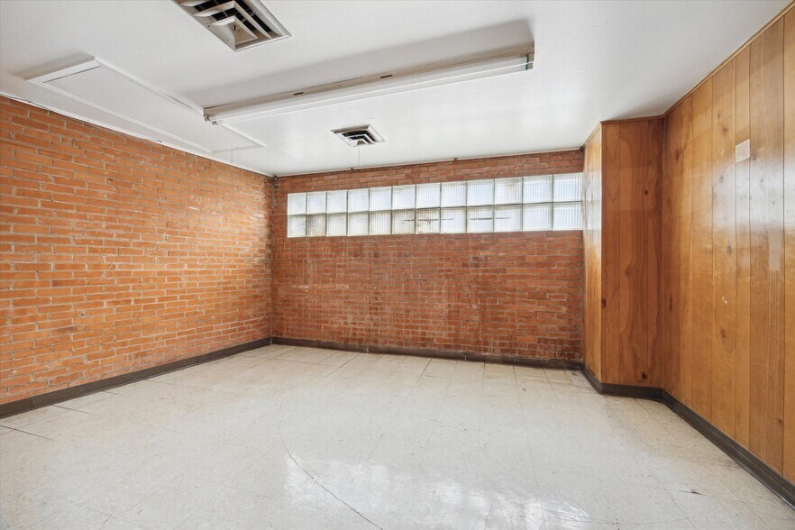 More Photos Of 316 Broadway St, Houston Flex For Sale