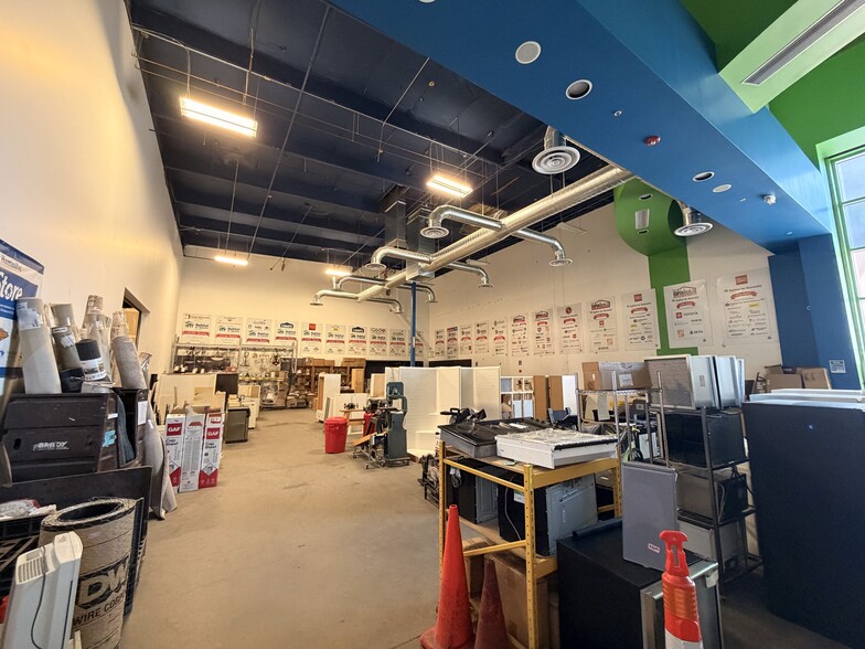 More Photos Of 4580 W Sahara Ave, Las Vegas General Retail For Lease