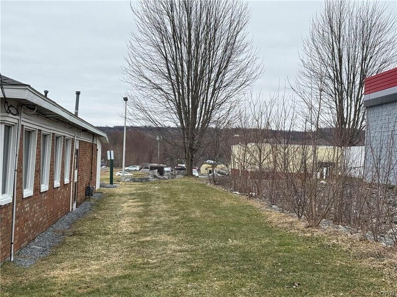More Photos Of 140 Eastern Blvd, Watertown Office For Sale