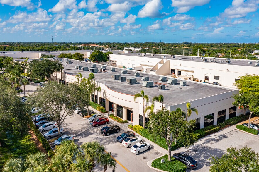 More Photos Of 2905-2989 Commerce Pky, Miramar Medical For Lease