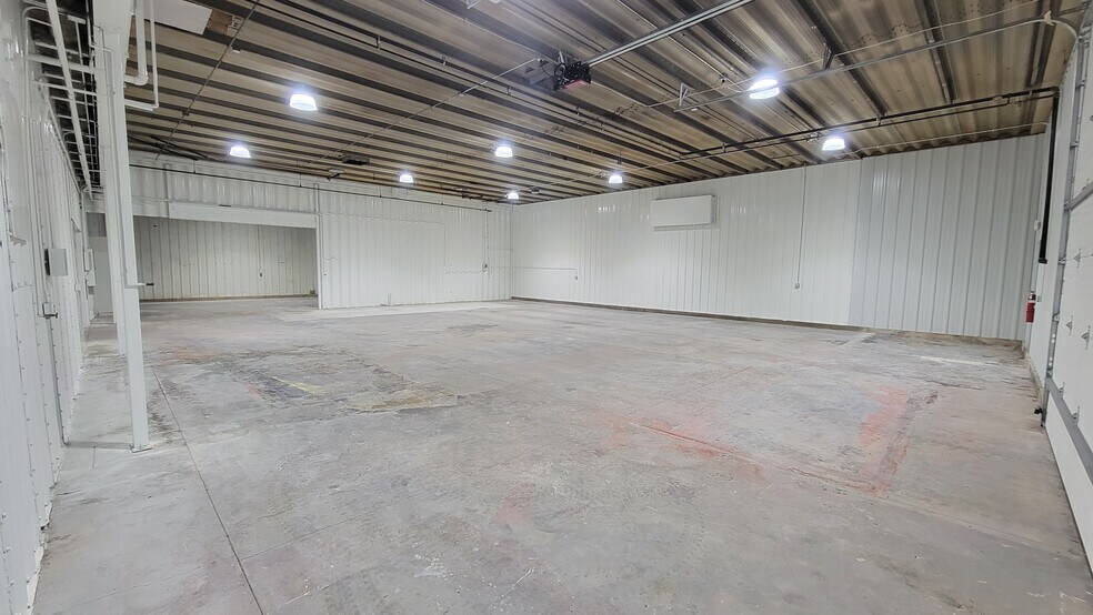 More Photos Of 1751 12th Ave, Columbus Service For Lease