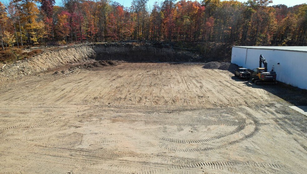 More Photos Of 333 Crestwood Dr, Mountain Top Manufacturing For Lease