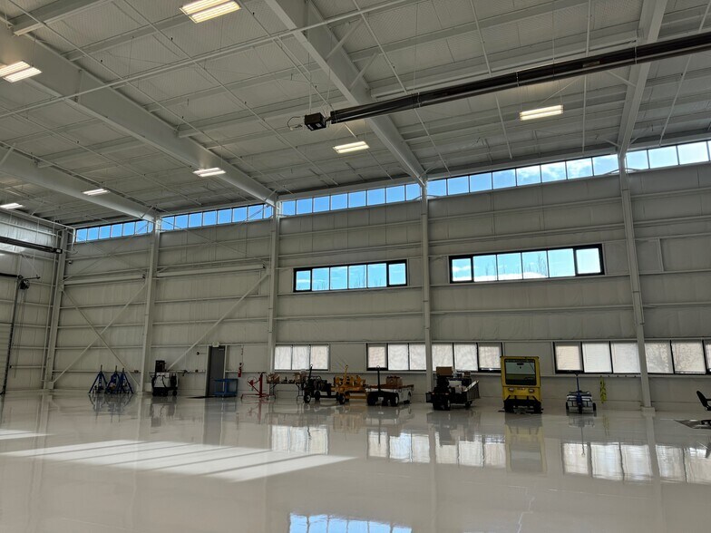 More Photos Of 10723 Bernie Webber Dr, Mukilteo Airplane Hangar For Lease
