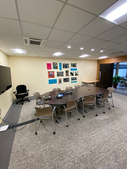 More Photos Of 3156 N Valley Pike, Harrisonburg Office For Lease