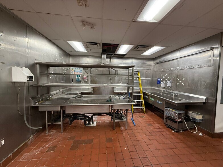 More Photos Of 6676 S Parker Rd, Aurora Restaurant For Sale