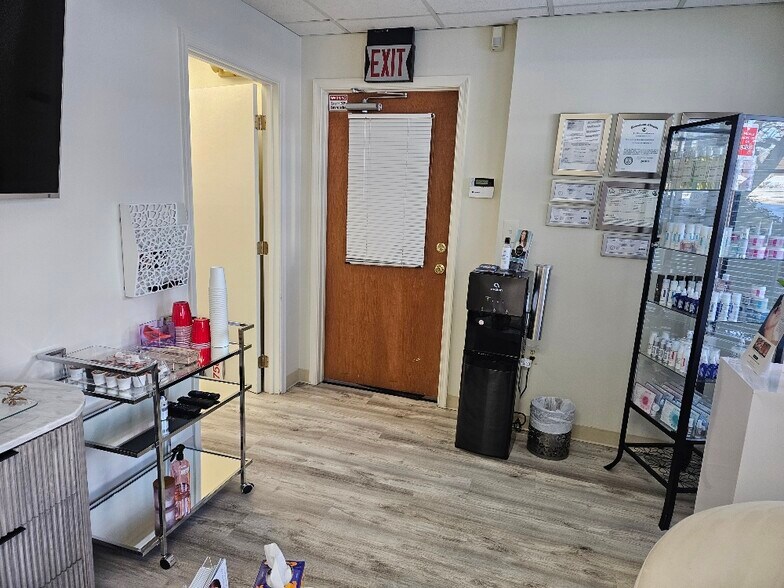 More Photos Of 11700-11706 Bowman Green Dr, Reston Office For Sale