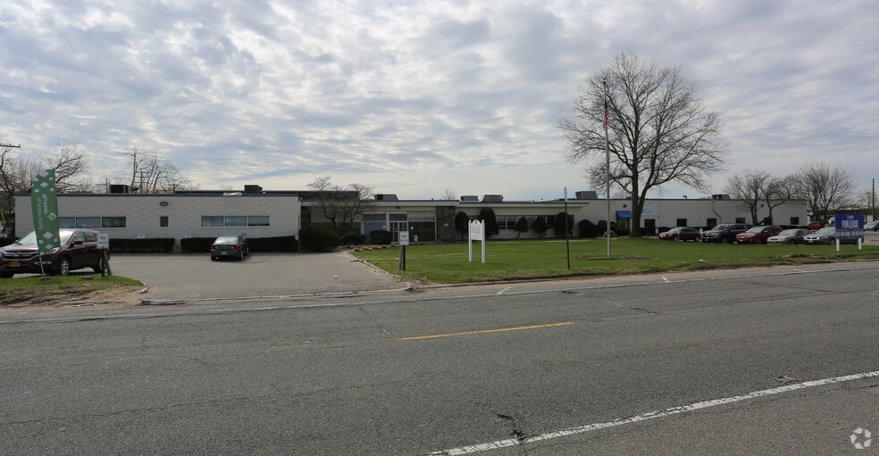 Primary Photo Of 325 Duffy Ave, Hicksville Manufacturing For Lease