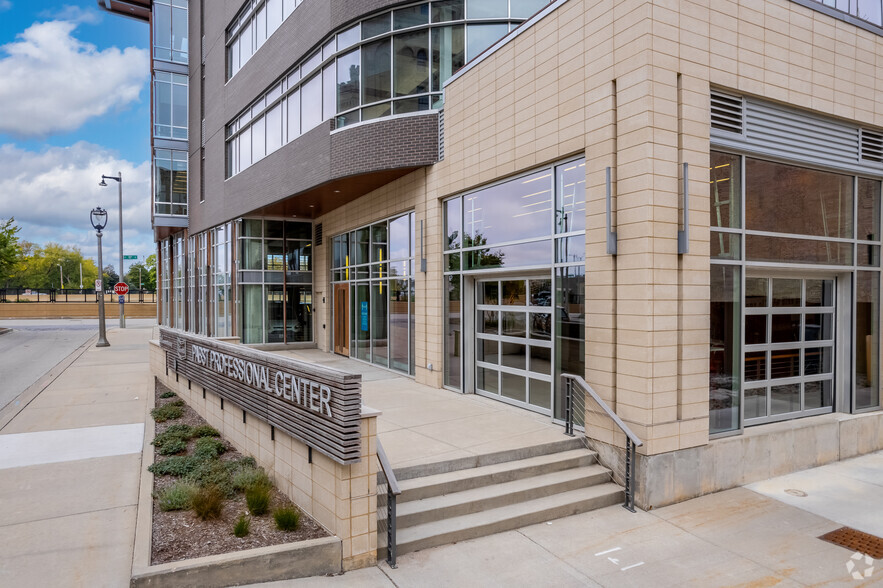 More Photos Of 1036 W Juneau Ave, Milwaukee Office For Lease