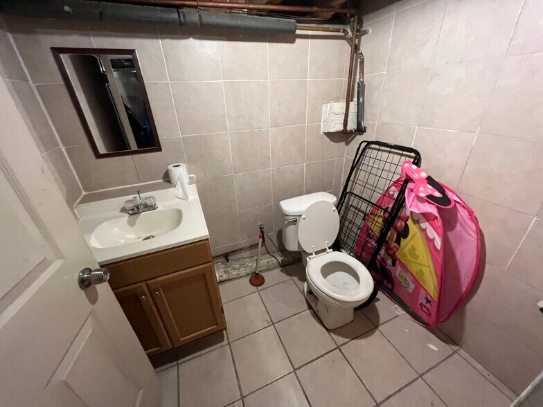 More Photos Of 1908 S 7th St, Philadelphia Apartments For Sale