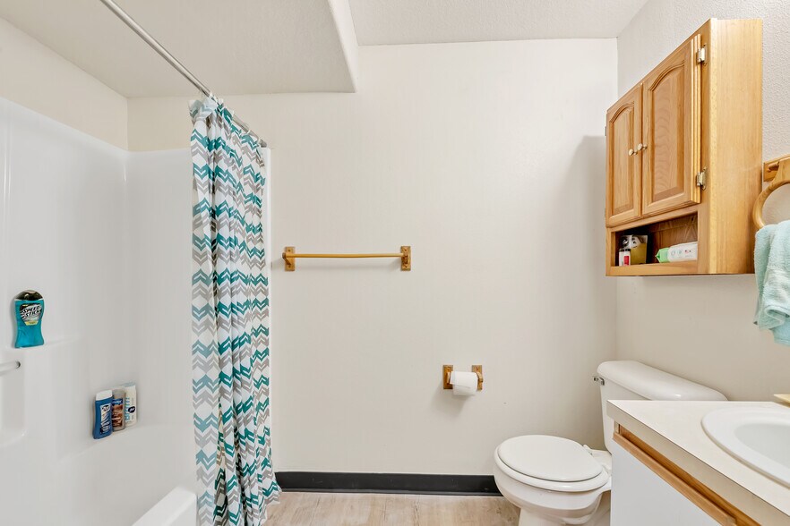 More Photos Of 10405-10409 E Burnside St, Portland Apartments For Sale