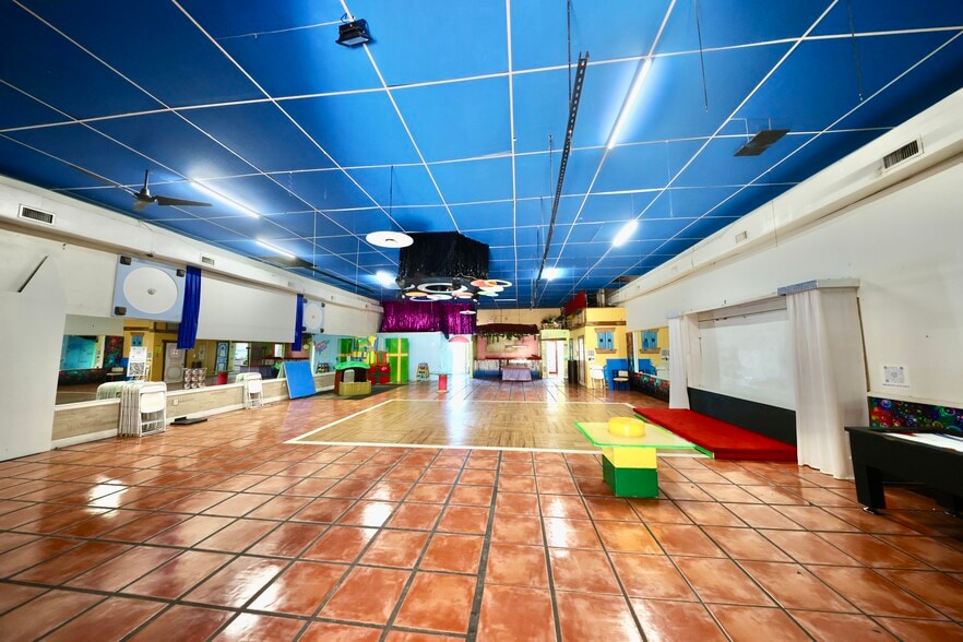 More Photos Of 774-798 W 84th St, Hialeah Warehouse For Lease