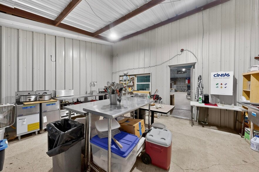 More Photos Of 700 E Main St, Richland Warehouse For Sale