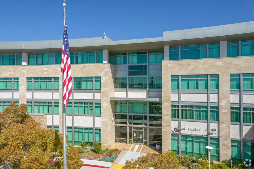 More Photos Of 9201 Spectrum Center Blvd, San Diego Office For Sale