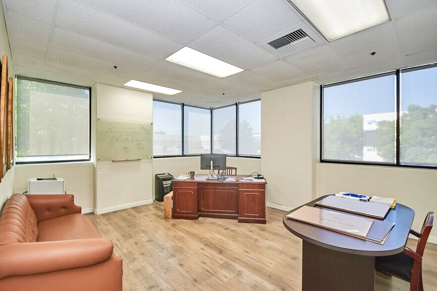 More Photos Of 560 S Melrose St, Placentia Warehouse For Lease