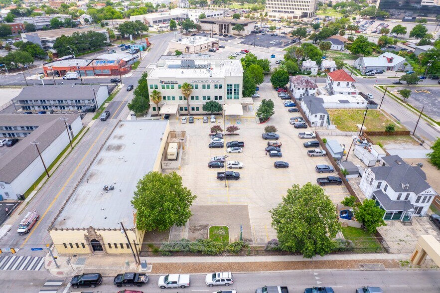 More Photos Of 718 Lexington Ave, San Antonio Medical For Lease