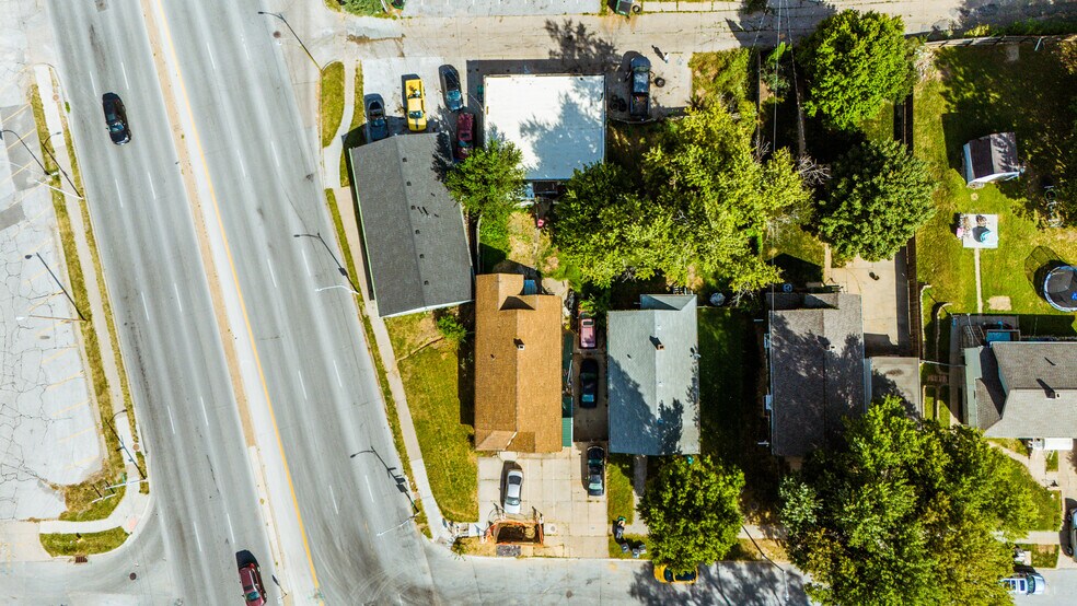 More Photos Of 4538 Izard St, Omaha Parking Garage For Sale