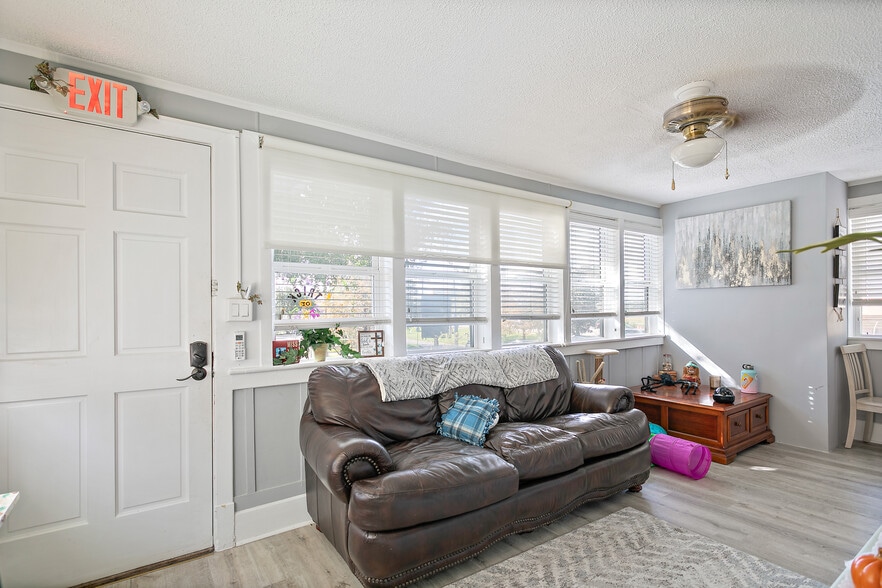 More Photos Of 56 Grove Ave, Saint Augustine Restaurant For Sale