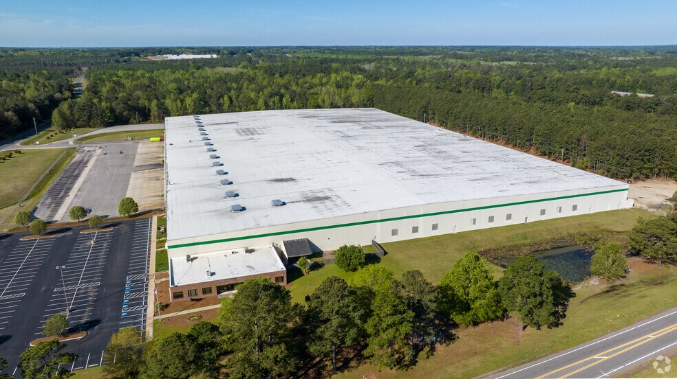 More Photos Of 4800 Corporation Dr, Fayetteville Distribution For Lease
