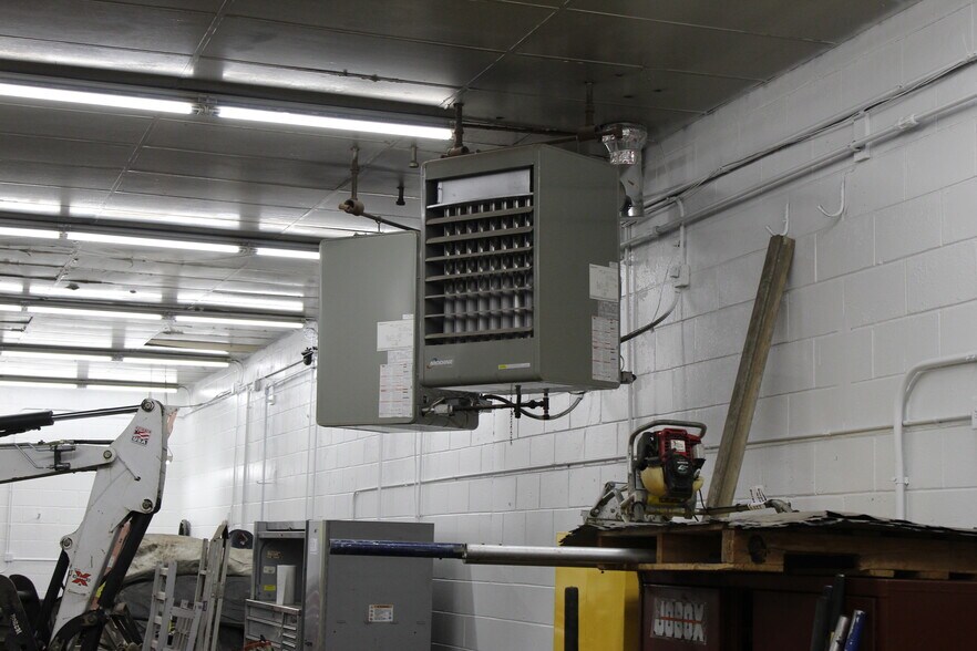 More Photos Of 541 W 90th St, Bloomington Showroom For Sale