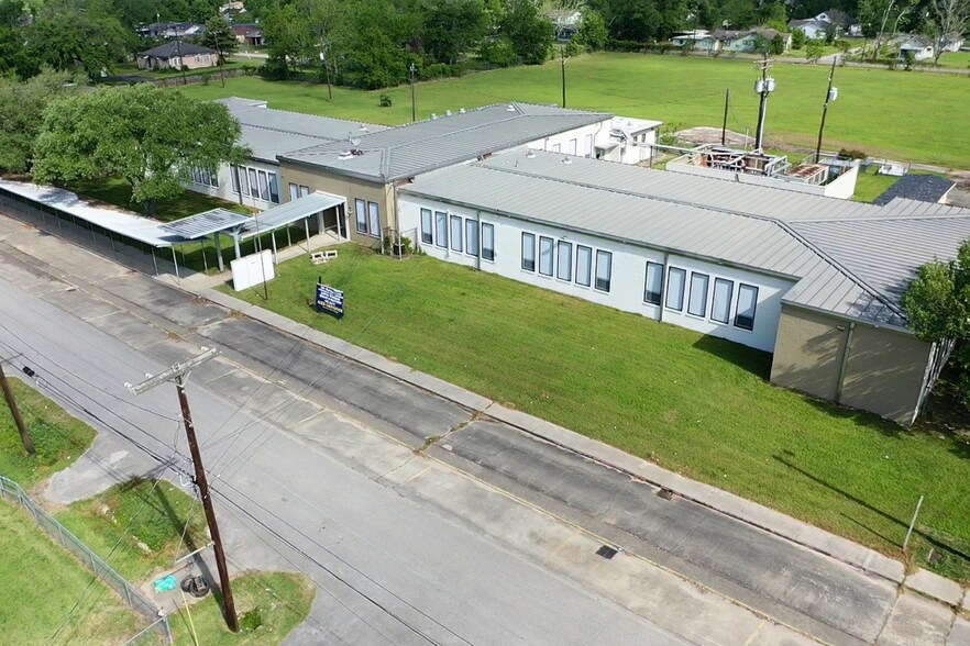 More Photos Of 1900 Pope St, Beaumont Flex For Lease